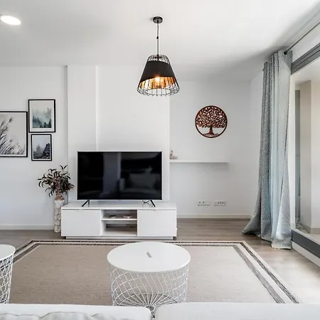 Big Modern 3 Bedroom Апартаменты