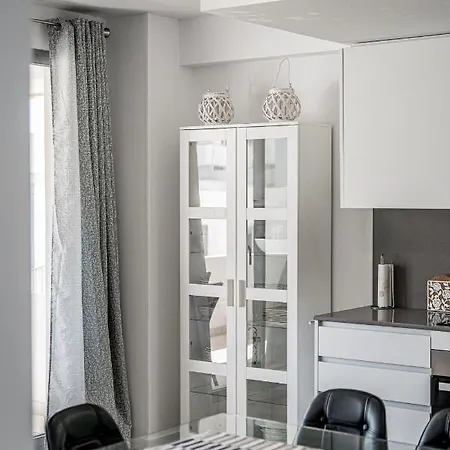 Big Modern 3 Bedroom Апартаменты