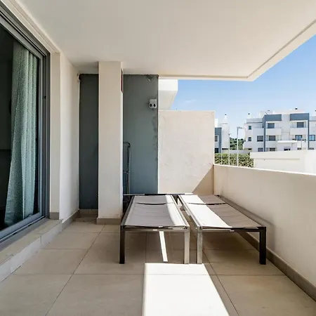 Big Modern 3 Bedroom *