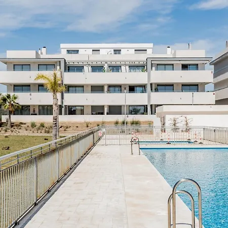 Big Modern 3 Bedroom *